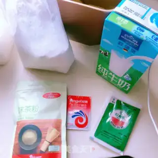 Make Strawberry buns step 0