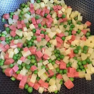 Make Peas with ham and potatoes step 3