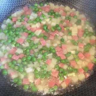 Make Peas with ham and potatoes step 4