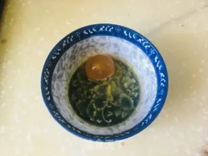 Make Salted eggs, green soup step 1