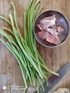 Make Garlic fried meat step 0