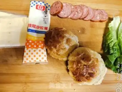 Make Pineapple burger step 1