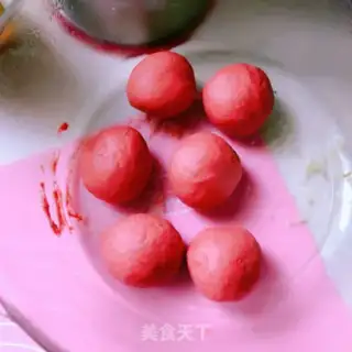 Make Strawberry buns step 5