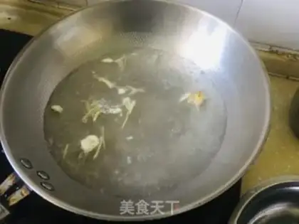 Make Salted eggs, green soup step 3