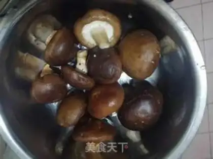 Make A meat bag with mushroom sauce step 1