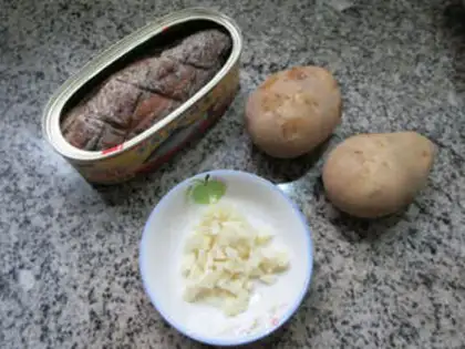 Make Potatoes with beanfish step 0