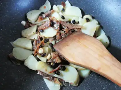 Make Potatoes with beanfish step 6