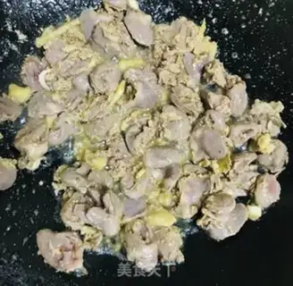 Make Onion fried duck heart step 7