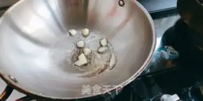Make Golden mushrooms, fried onions step 3