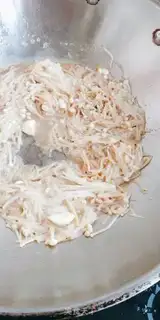 Make Golden mushrooms, fried onions step 4