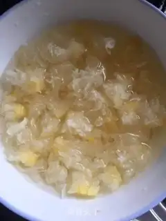 Make The papaya silver ear soup step 1