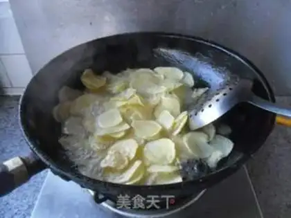 Make Raw potato chips step 6