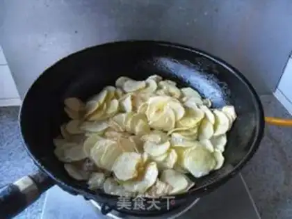 Make Raw potato chips step 7