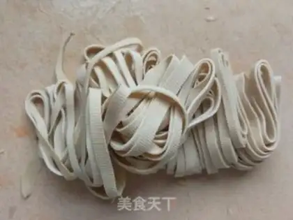 Make Thousands of hot rice powders in the sea belt step 1