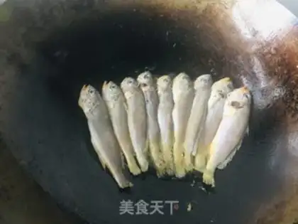 Make Fried yellow fish step 1