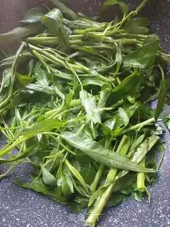 Make Garlic cabbage step 1