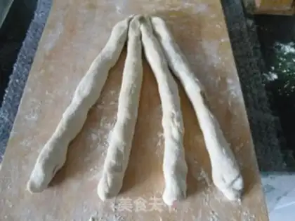 Make Four plume of bread step 3