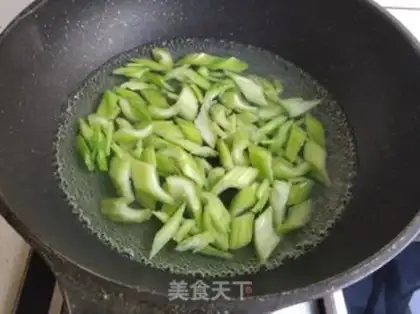 Make Celery fried meat step 2