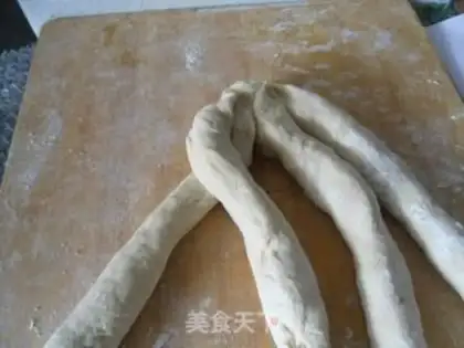Make Four plume of bread step 4
