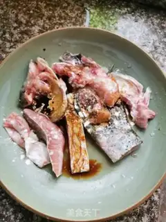 Make Godmother chops up pepperfish step 0