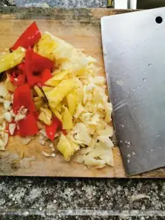 Make Godmother chops up pepperfish step 1