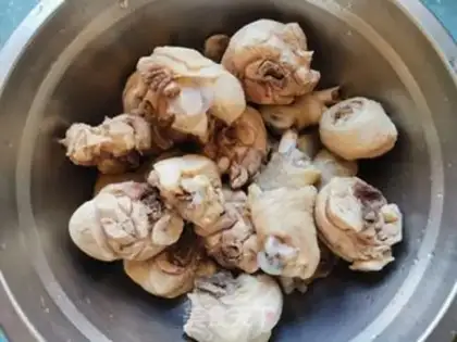 Make Yellow chicken step 1