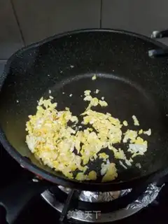 Make Pineapple sausage fried rice step 3