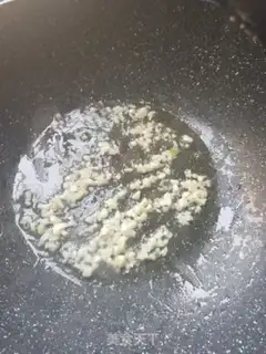 Make Garlic rinds step 0