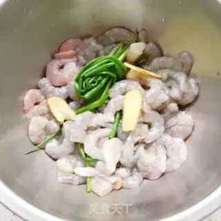 Make Shrimp fried eggs step 1