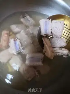 Make The chicken wings of the chopsticks step 2