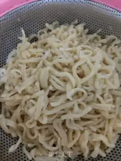 Make Hot dry noodles step 2