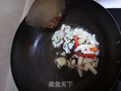 Make The chicken wings of the chopsticks step 4