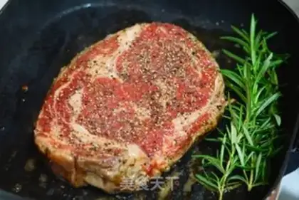 Make Rosemary fried steak step 4