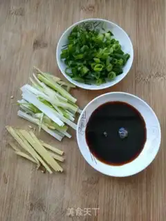Make Onion noodles step 0