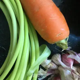 Make Scratches, garlic, wood step 1