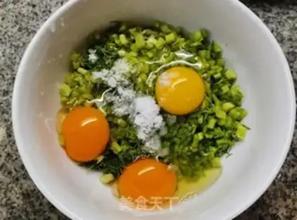 Make Spicy fried eggs step 1
