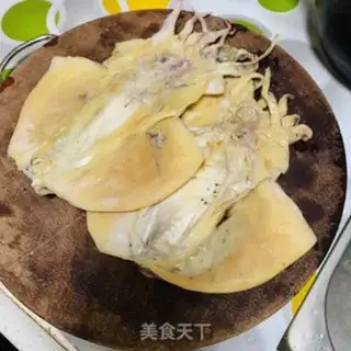 Make Lotus peanut chop soup step 0