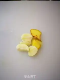 Make Yellow chicken step 1
