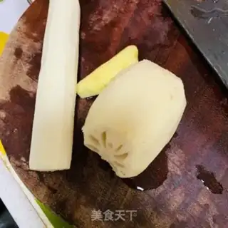 Make Lotus peanut chop soup step 2