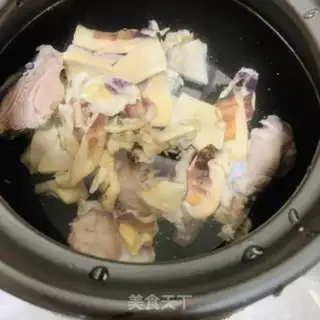 Make Lotus peanut chop soup step 3