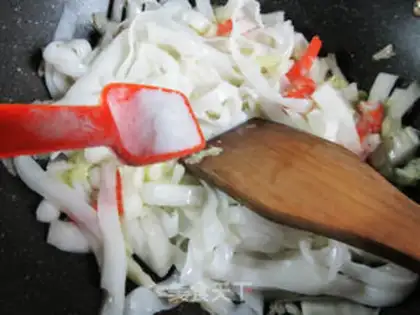 Make Sweet shrimp and cabbage step 4