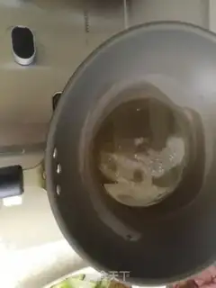 Make cucumber fried eggs step 1