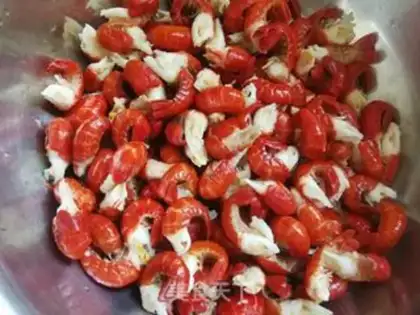 Make Spicy beer, lobster tail step 1