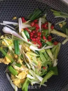 Make Garlic fried eggs step 3