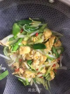 Make Garlic fried eggs step 4
