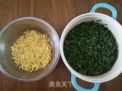 Make An egg box with a pickle step 2