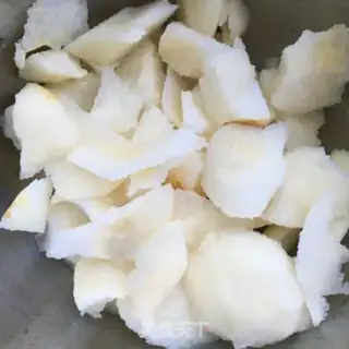 Make Fresh strawberry pear juice step 3