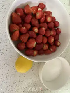 Make Strawberry sauce step 0