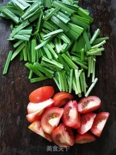 Make Cream tomato fried eggs step 1