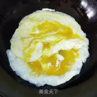 Make Cream tomato fried eggs step 3